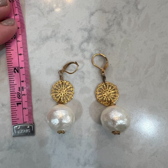 Pearl and golf fishhook earrings - Picture 4 of 5